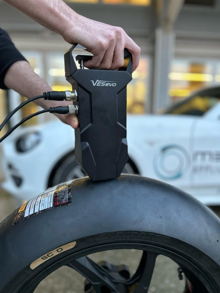 Non-destructive VESevo analysis on Pistard Bmw Motorrad tires